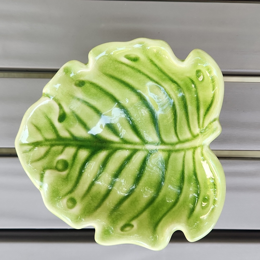 Monterey Collection Leaf-Shaped Ceramic Bowls Green Small Set Of 2 - Picture 4 of 13